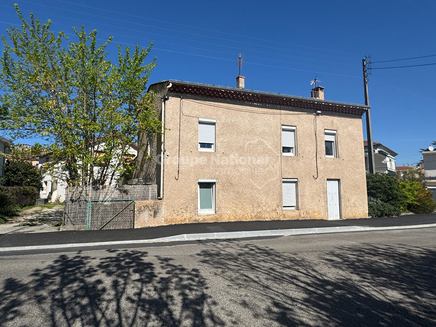 Immeuble loué + garage/dépendances