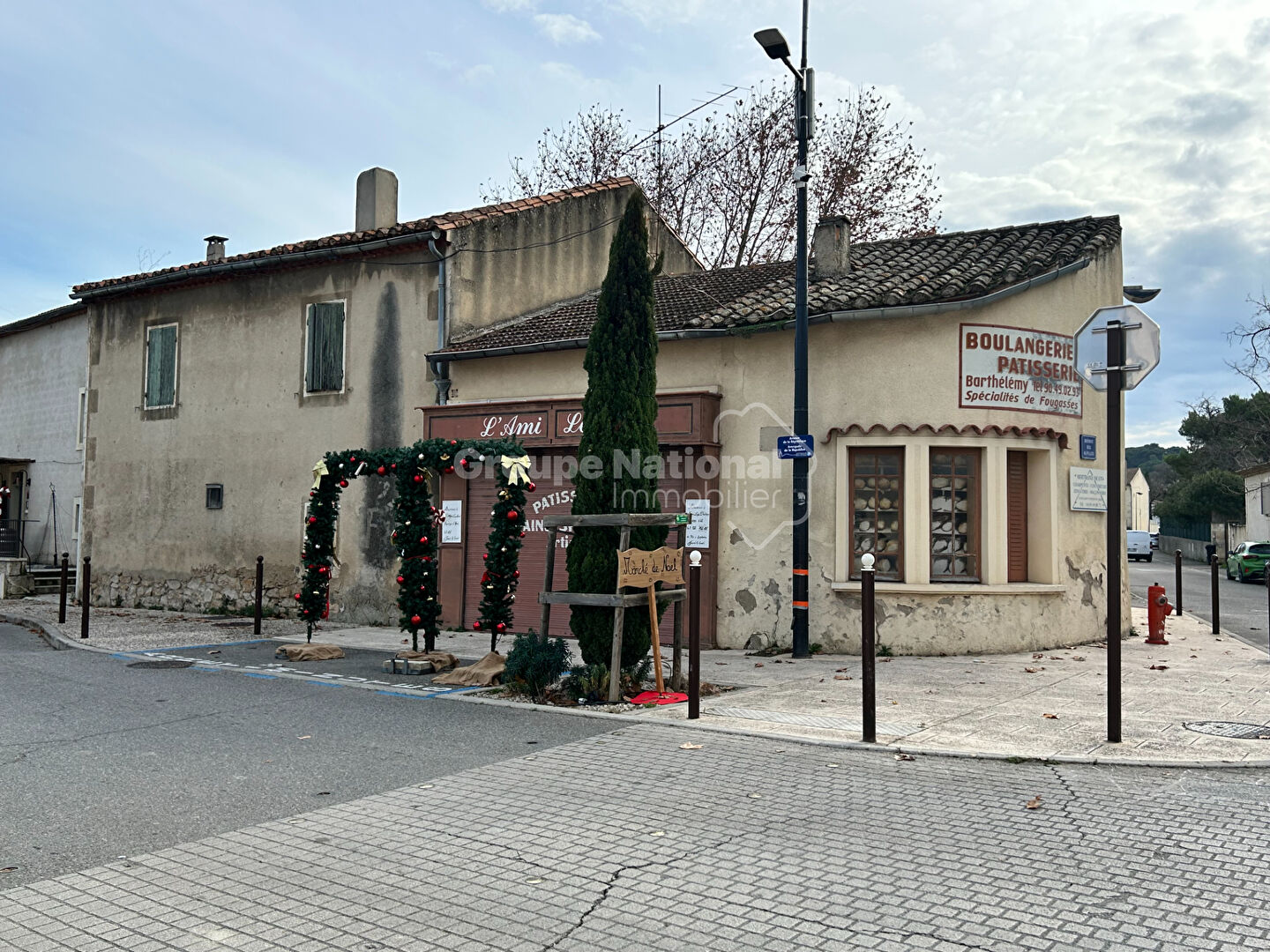IMMEUBLE à fort potentiel sur St Etienne Du Grès