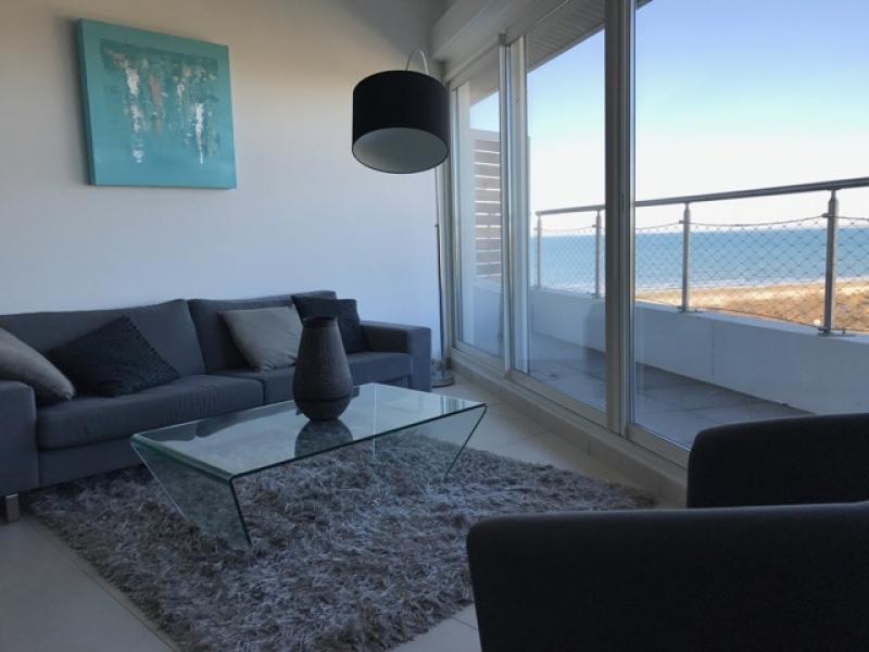 Photo STUDIO MODERNE LE GRAU DU ROI - 1 pièce(s) - 32 m2 VUE MER DANS RESIDENCE SUR LA PLAGE EN LOCATION SAISONNIERE image 2/6