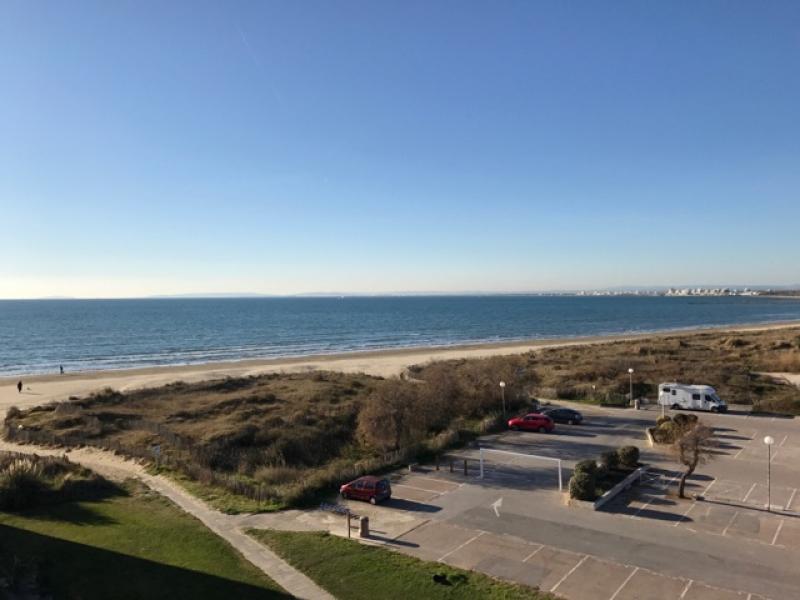 Photo STUDIO MODERNE LE GRAU DU ROI - 1 pièce(s) - 32 m2 VUE MER DANS RESIDENCE SUR LA PLAGE EN LOCATION SAISONNIERE image 3/6