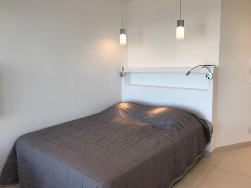 Photo STUDIO MODERNE LE GRAU DU ROI - 1 pièce(s) - 32 m2 VUE MER DANS RESIDENCE SUR LA PLAGE EN LOCATION SAISONNIERE image 6/6