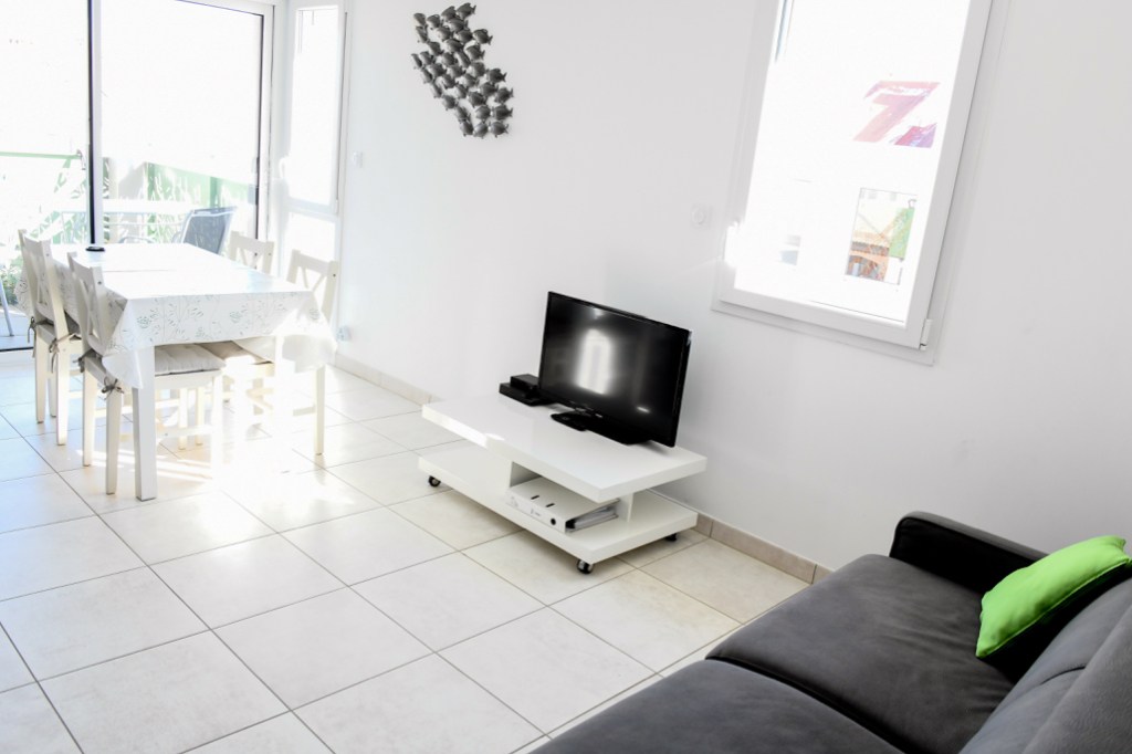 LA ROSELIÈRE T3 CLIMATISÉ WIFI TERRASSE GARAGE