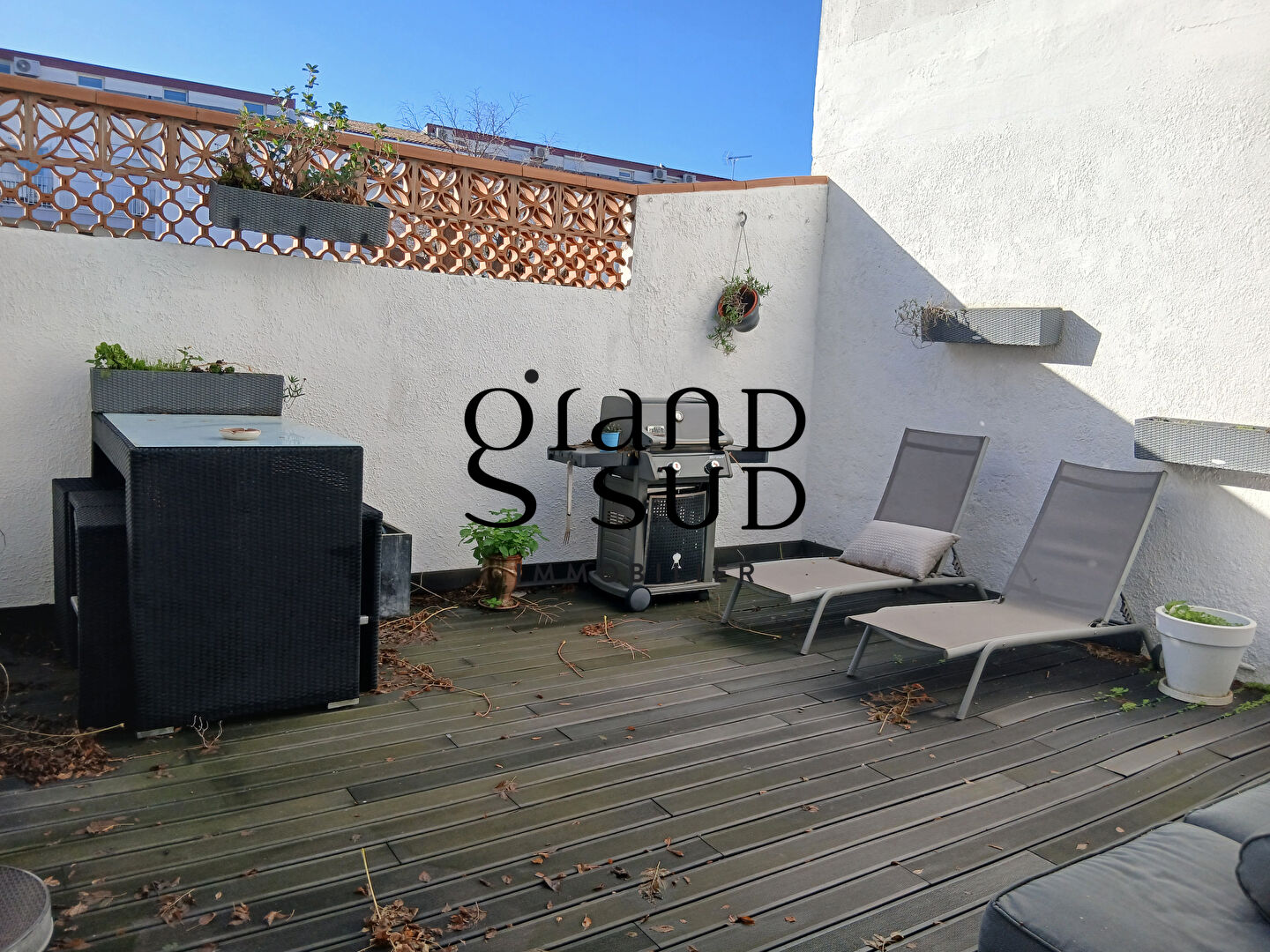 Photo 3 PIÈCES - RDC - GARAGE - COUR - RIVE DROITE image 4/6