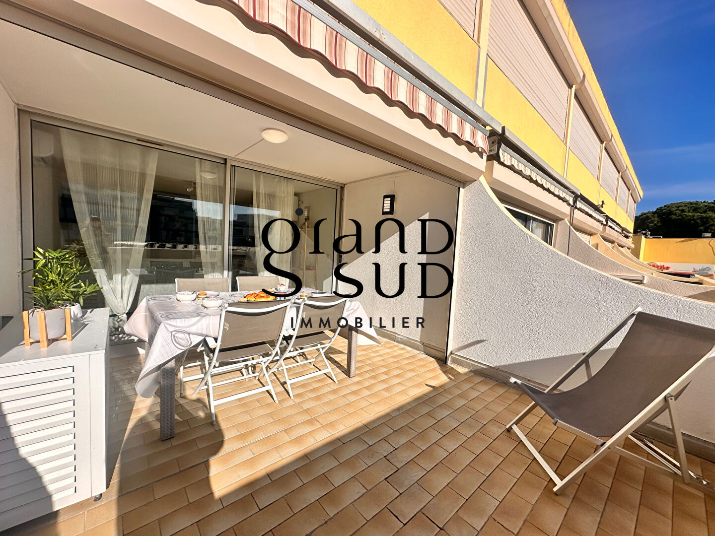 Appartement avec grande terrasse ? Port Camargue