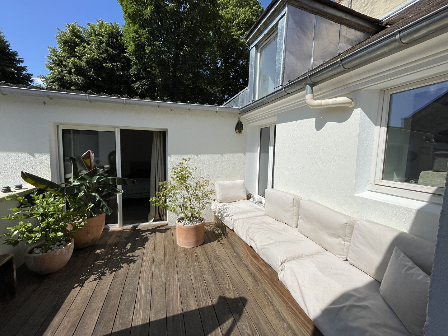 Maison très atypique avec terrasse et patio