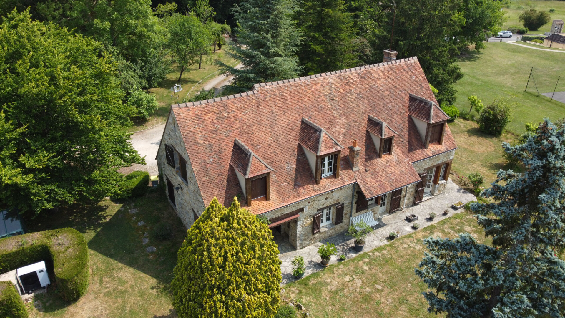 VASTE MAISON EN PIERRE ET SON PARC