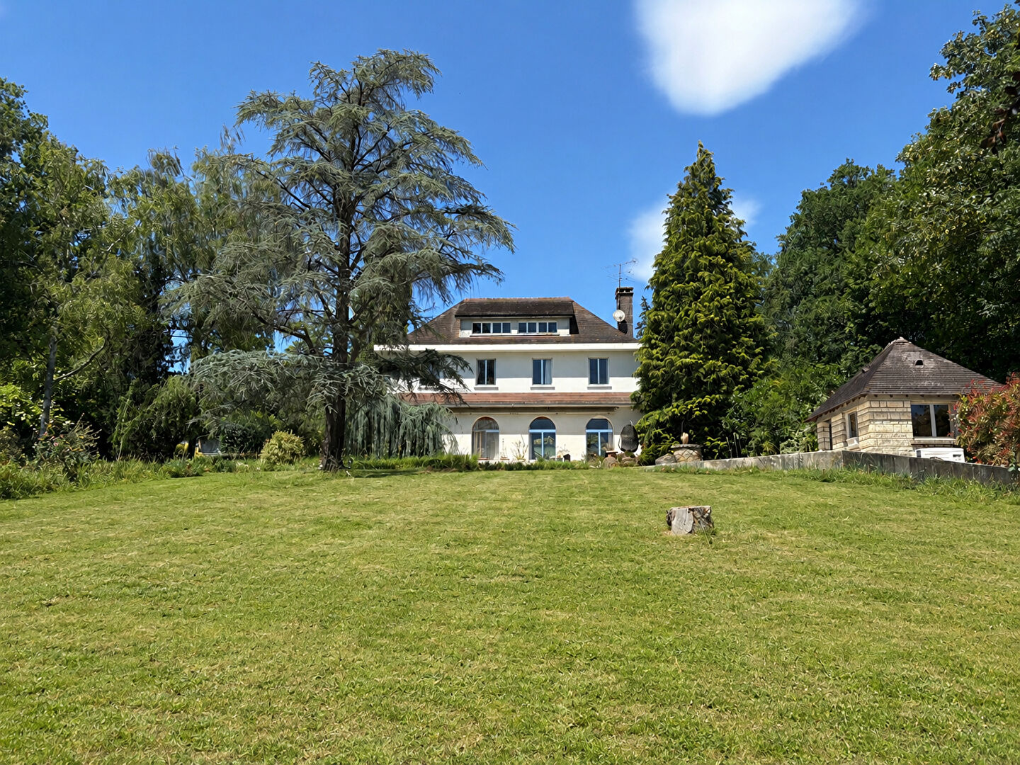 Agence immobilière de HACQUIN DAUVERGNE Fontainebleau - HACQUIN DAUVERGNE