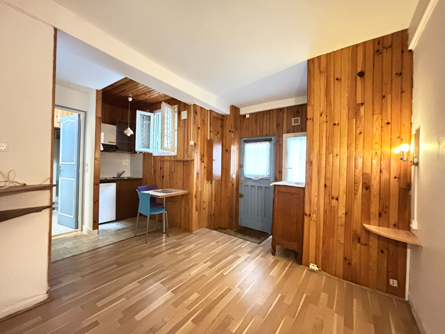 Marché Secrétan / Rue Bouret. Studio de 17.22 m2