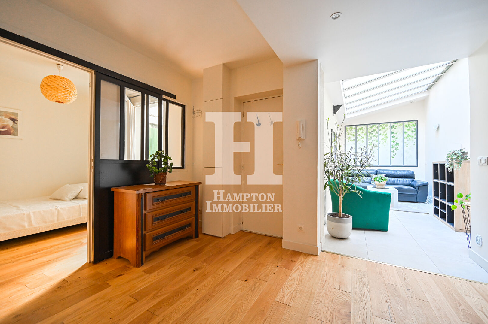 Photo Au pied des Buttes Chaumont / Passage du Plateau. Studio bis avec une terrasse de 7m² image 2/6