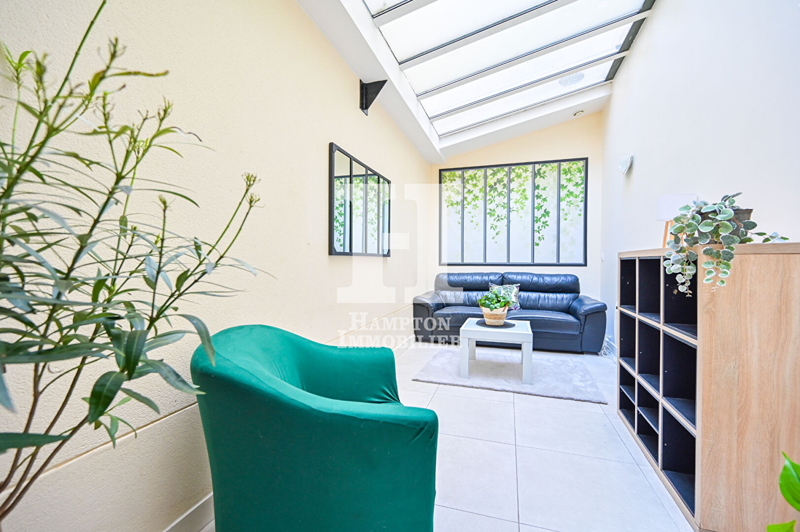 Photo Au pied des Buttes Chaumont / Passage du Plateau. Studio bis avec une terrasse de 7m² image 3/6