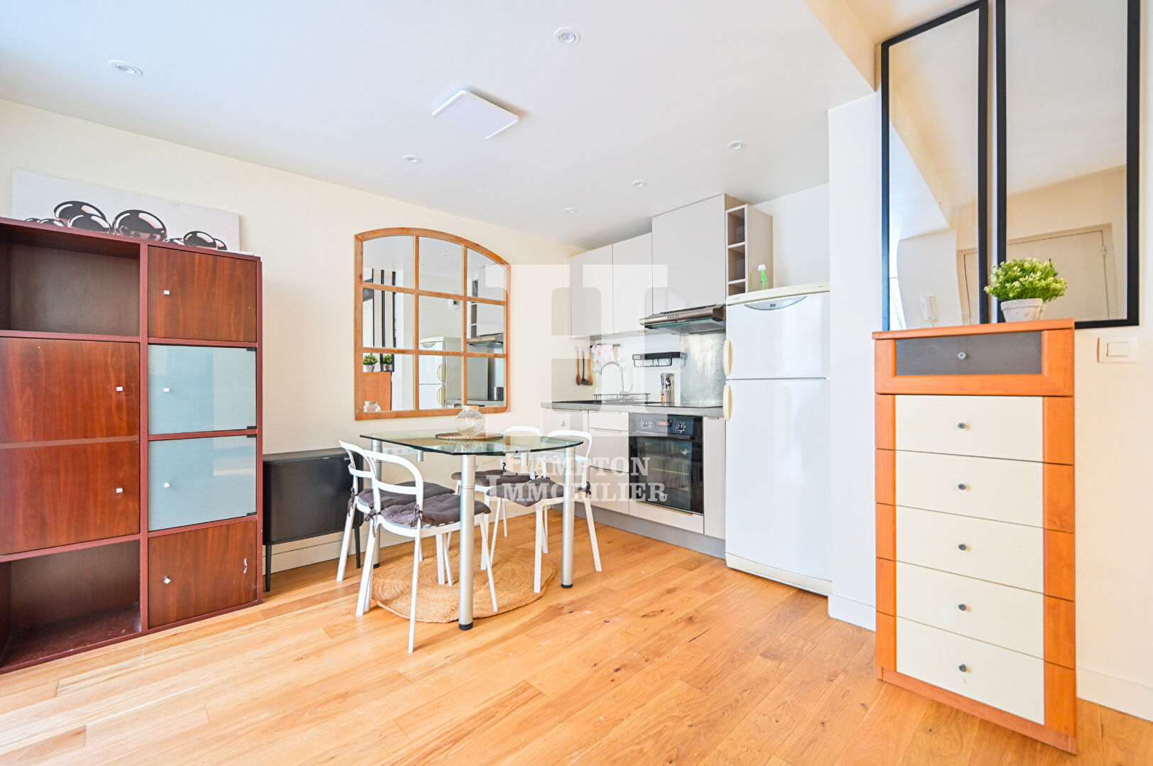 Photo Au pied des Buttes Chaumont / Passage du Plateau. Studio bis avec une terrasse de 7m² image 4/6