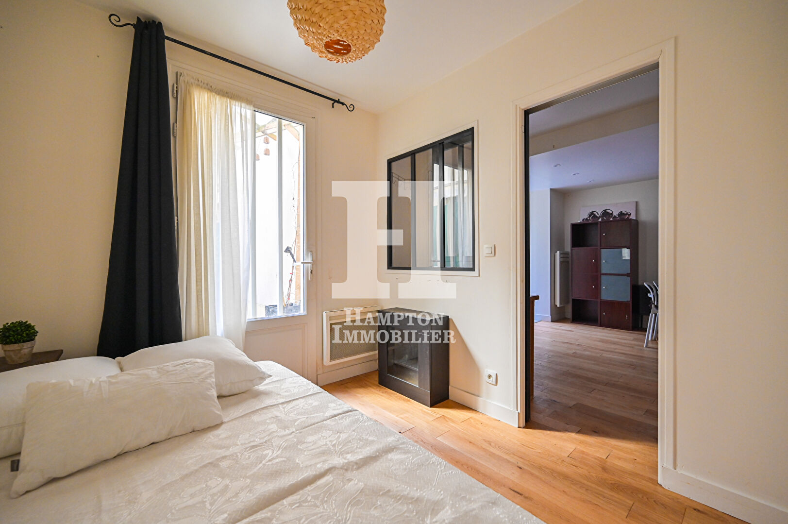 Photo Au pied des Buttes Chaumont / Passage du Plateau. Studio bis avec une terrasse de 7m² image 5/6