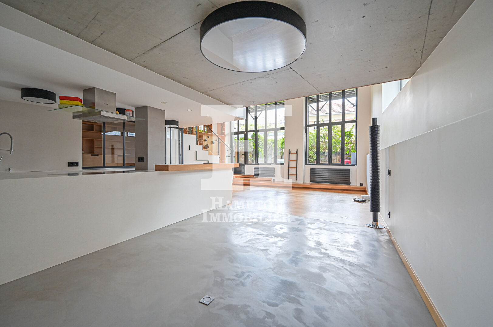 Photo M° Eglise de Pantin / rue de la Paix. Un magnifique loft de 105.33 M² avec une terrasse de 27,40M² image 4/6