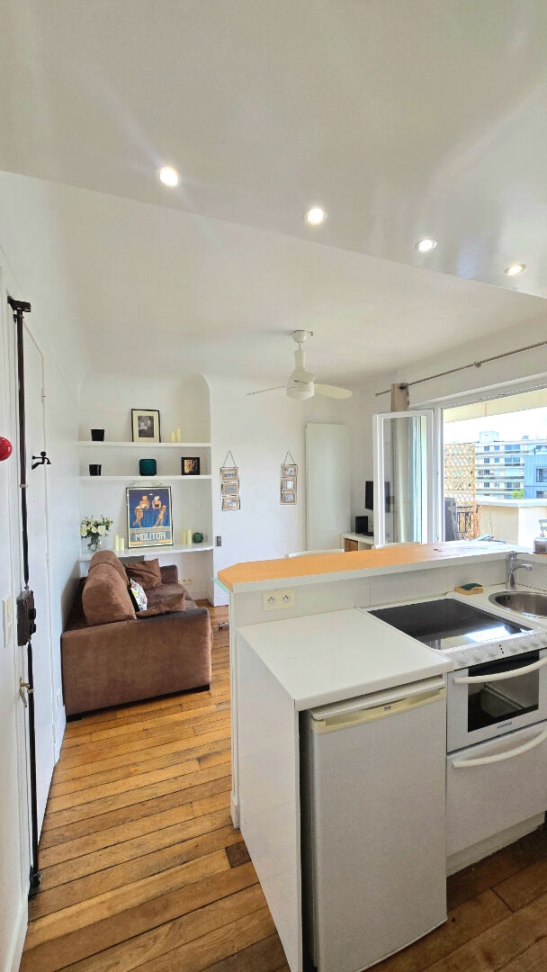M° Porte de Saint-Cloud / Rue des Princes. Appartement 2 pièces de 28.64m² avec 24m² de terrasse
