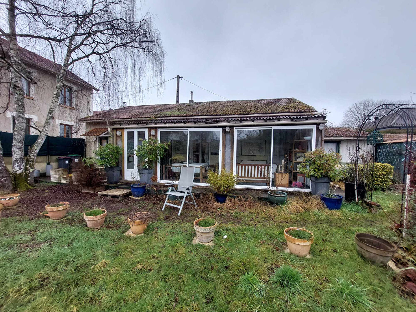 Parcelle constructible ou maison à rénover à AVON
