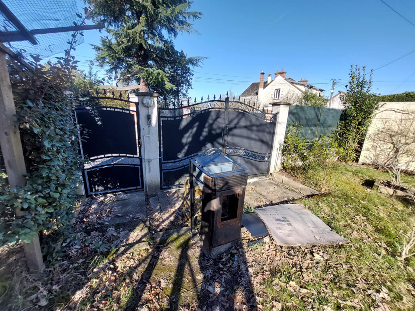 Photo Parcelle constructible ou maison à rénover à AVON image 4/4