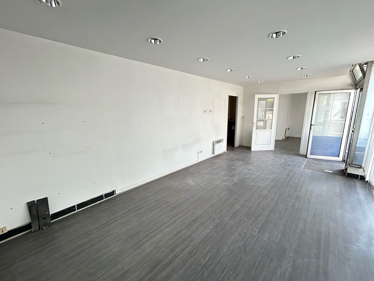 Local commercial Fontainebleau RARE !