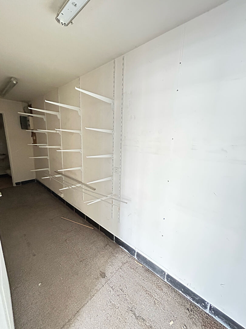 Photo Local commercial Fontainebleau RARE ! image 3/6