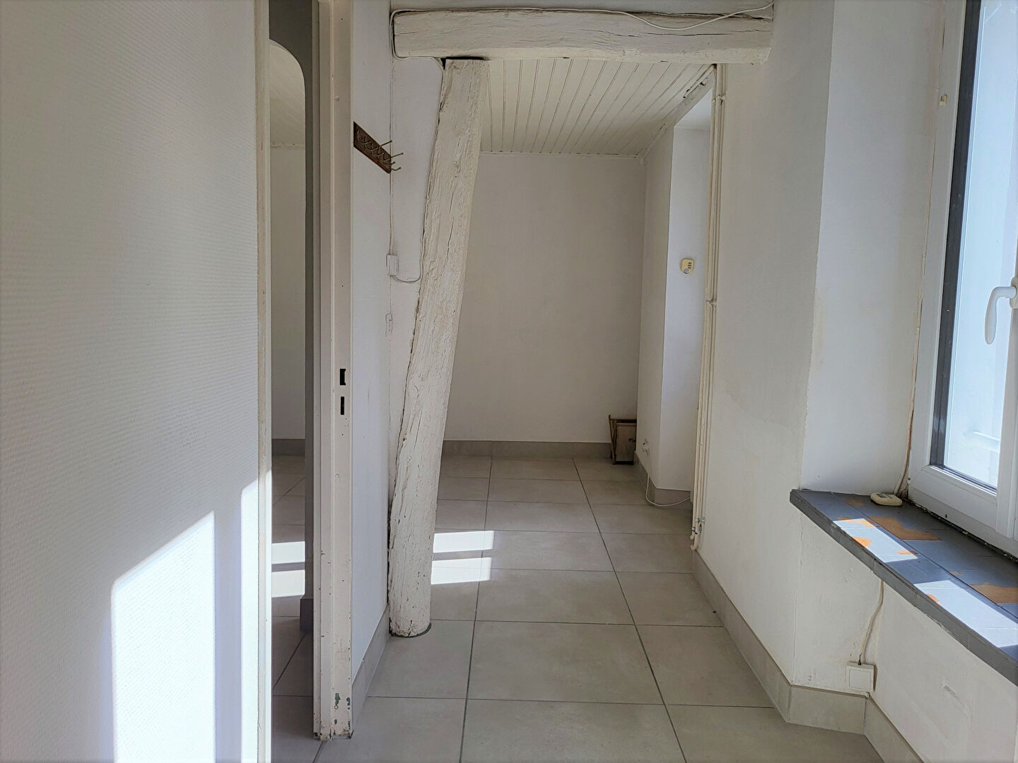 Photo Proche FONTAINEBLEAU, maison  4 pièces avec courette image 2/6