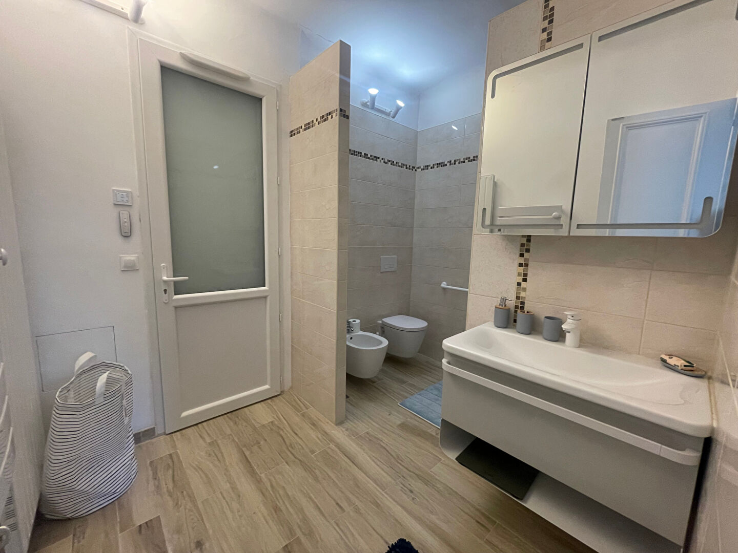 Photo JOINVILLE : APPARTEMENT 5 PIECES MEUBLE 130 M2 image 5/6