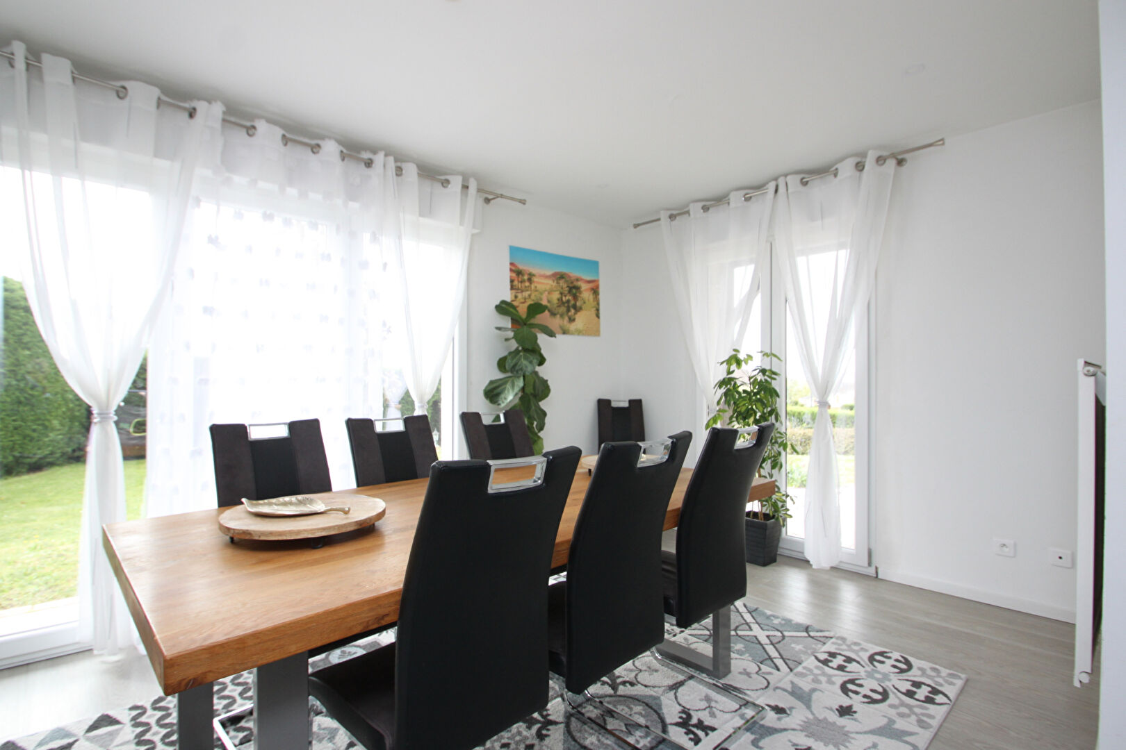 Photo Au calme à LOUVIGNY  Grande Maison 180 m²,  4 Chambres, Piscine, sous-sol  sur terrain de 13 ares image 4/6