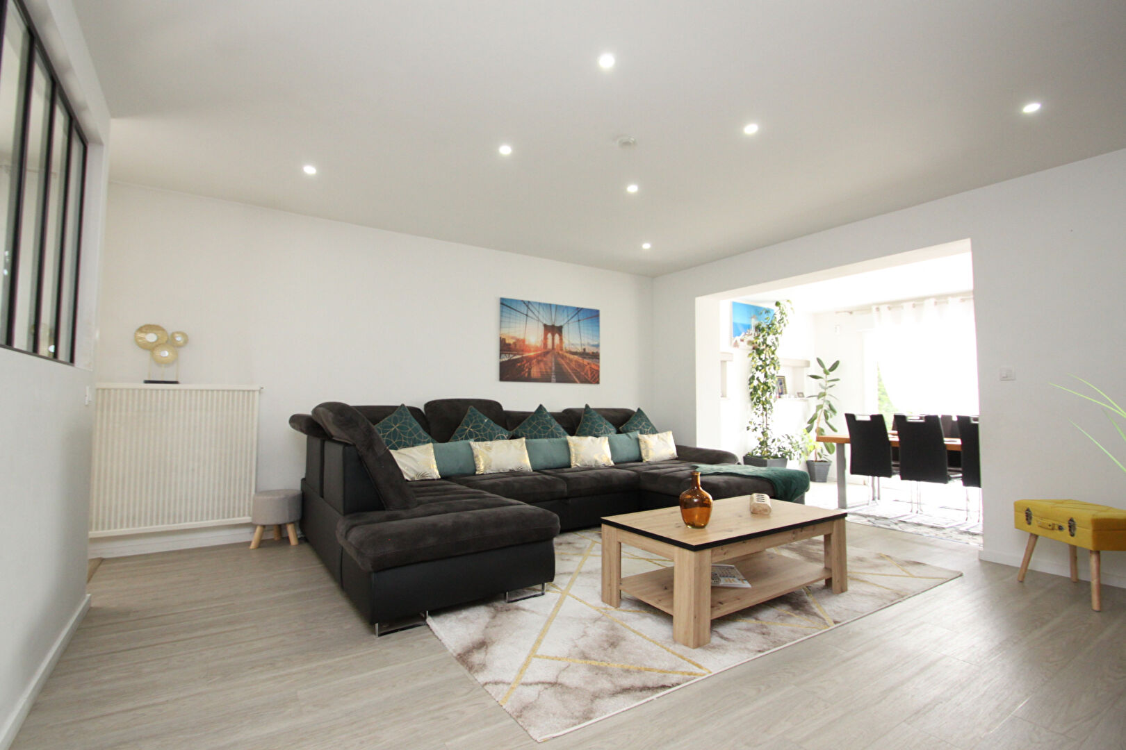 Photo Au calme à LOUVIGNY  Grande Maison 180 m²,  4 Chambres, Piscine, sous-sol  sur terrain de 13 ares image 5/6