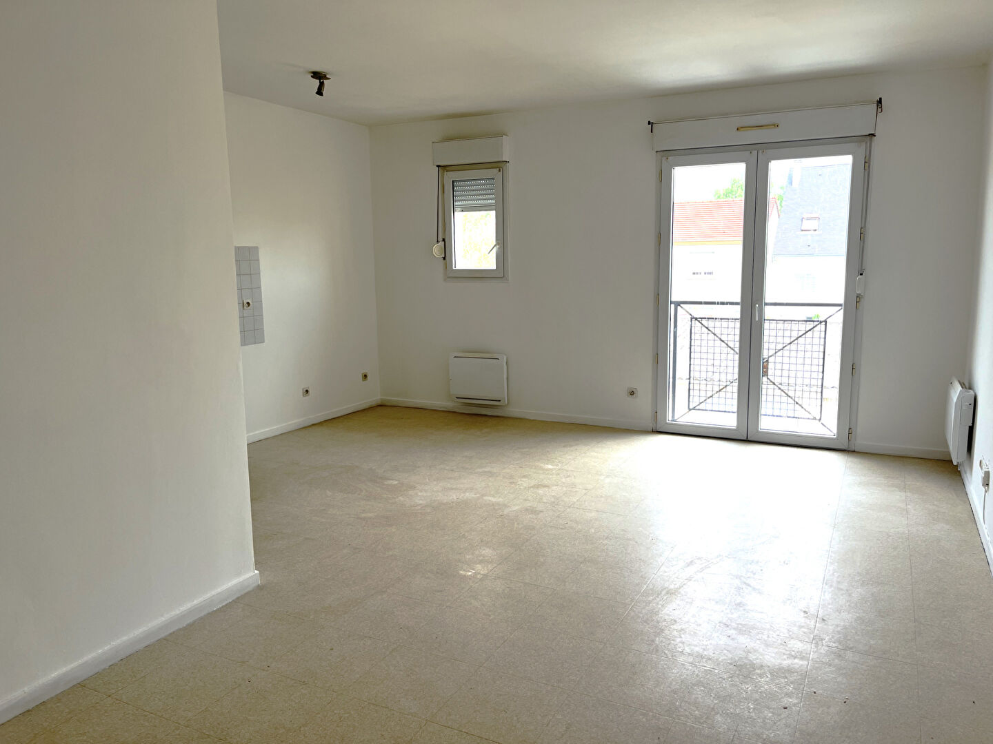 Photo Studio - 28 m2 - PARAY VIEILLE POSTE image 1/6