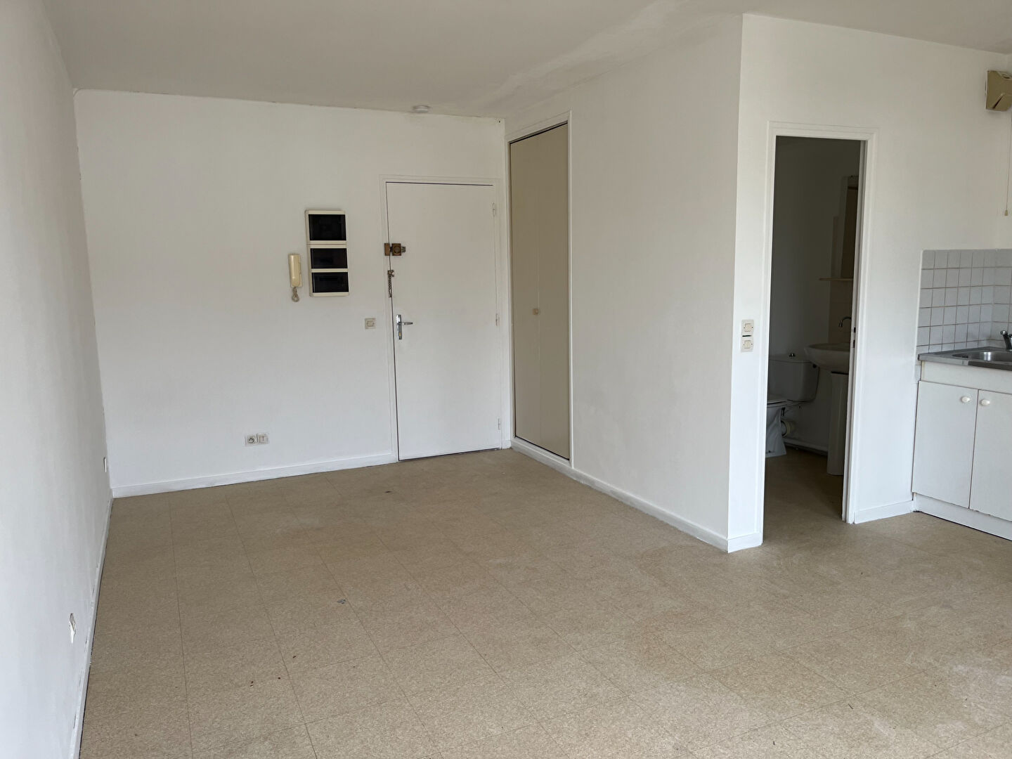 Photo Studio - 28 m2 - PARAY VIEILLE POSTE image 2/6