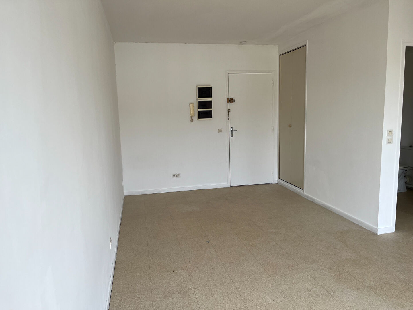 Photo Studio - 28 m2 - PARAY VIEILLE POSTE image 4/6