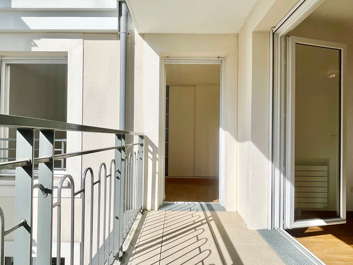 APPARTEMENT STANDING 3 PIECES PERREUX