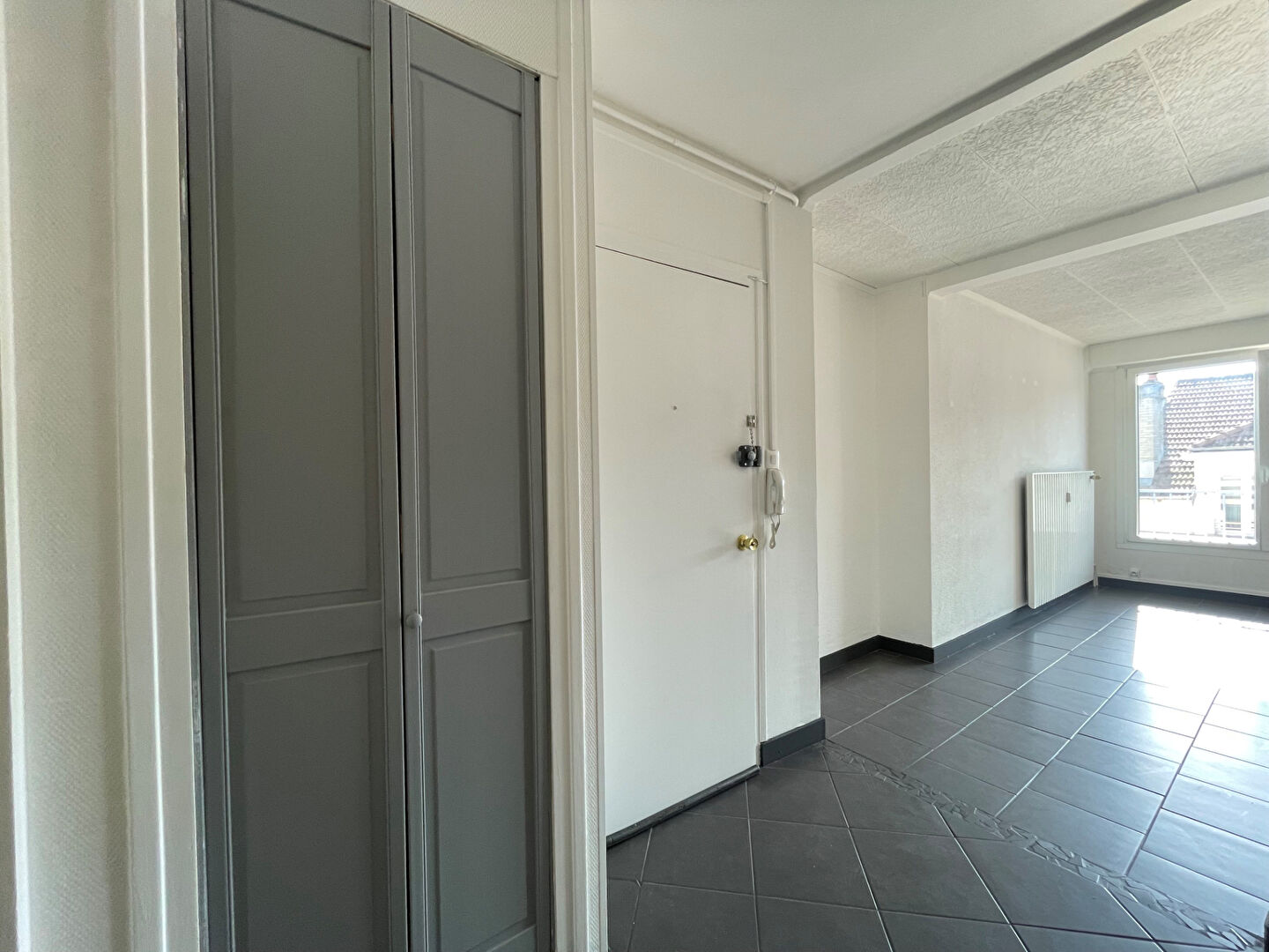 Photo EPINAL - APPARTEMENT F2 - 51.97 m² image 3/6