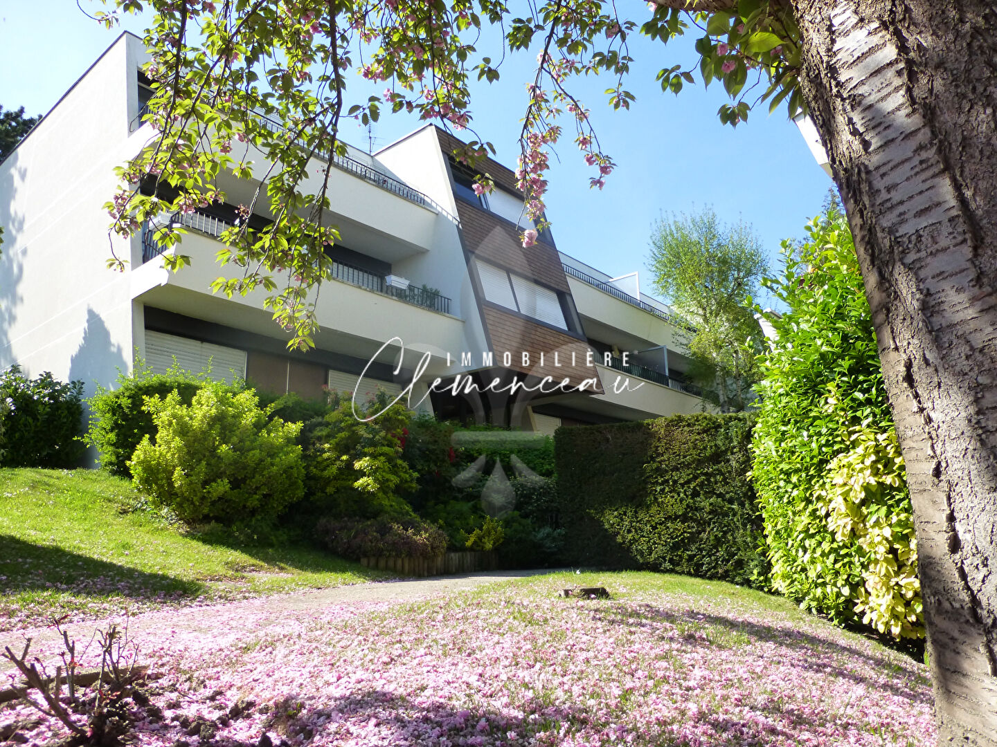 A VENDRE - APPARTEMENT F2  - TERRASSE - TENNIS - VILLENNES SUR SEINE - PROCHE GARE