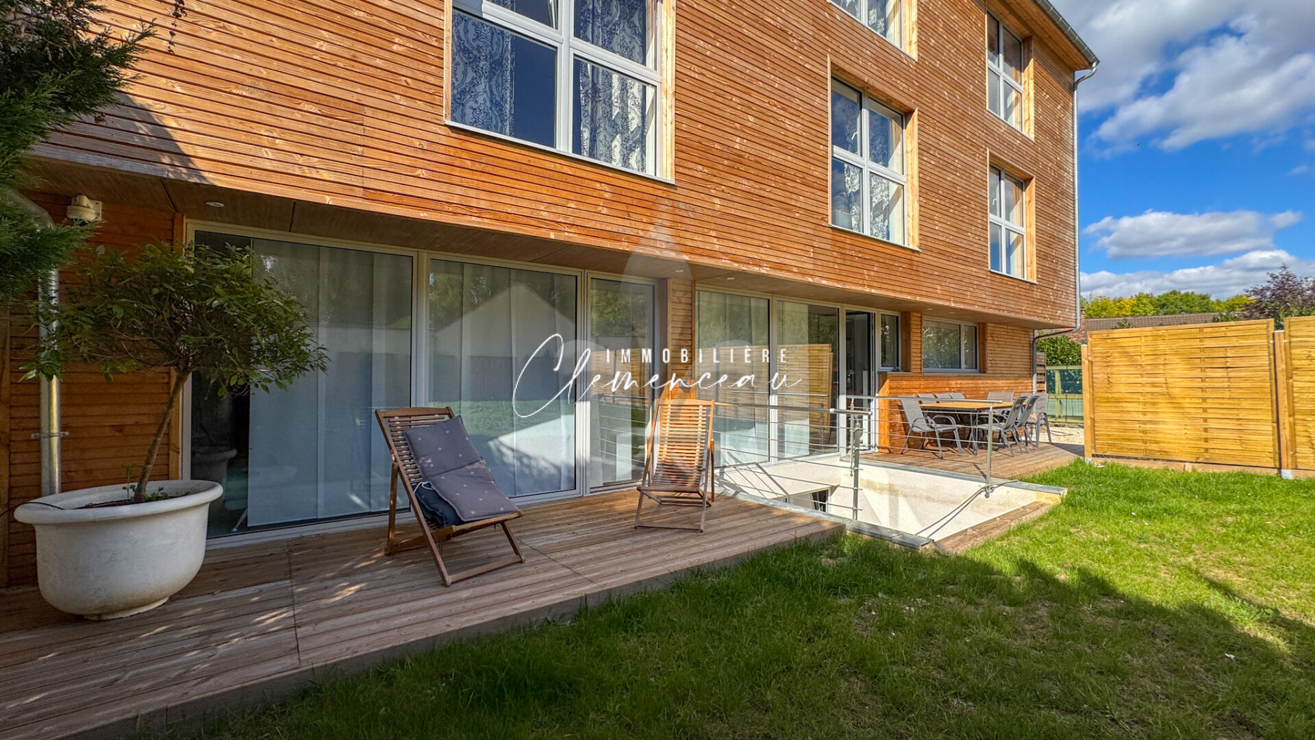 Photo MAISON D'ARCHITECTE - VILLENNES SUR SEINE - 6 CHAMBRES - SAUNA ET PISCINE INTERIEURE image 2/6