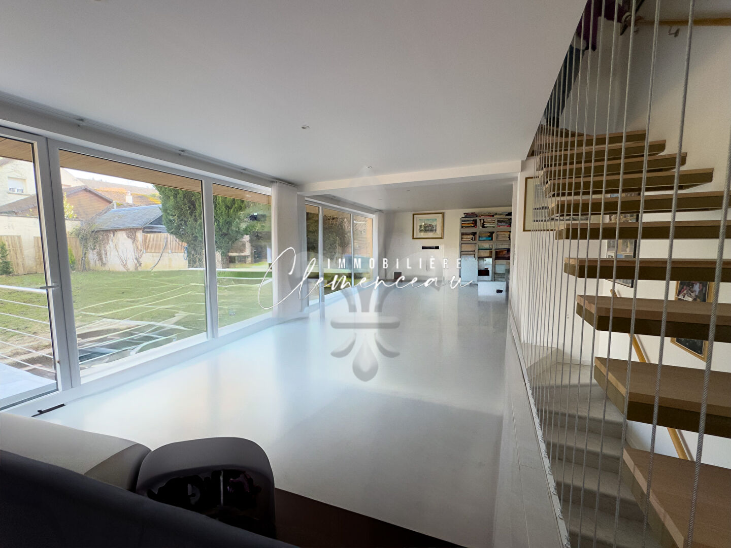 Photo MAISON D'ARCHITECTE - VILLENNES SUR SEINE - 6 CHAMBRES - SAUNA ET PISCINE INTERIEURE image 4/6