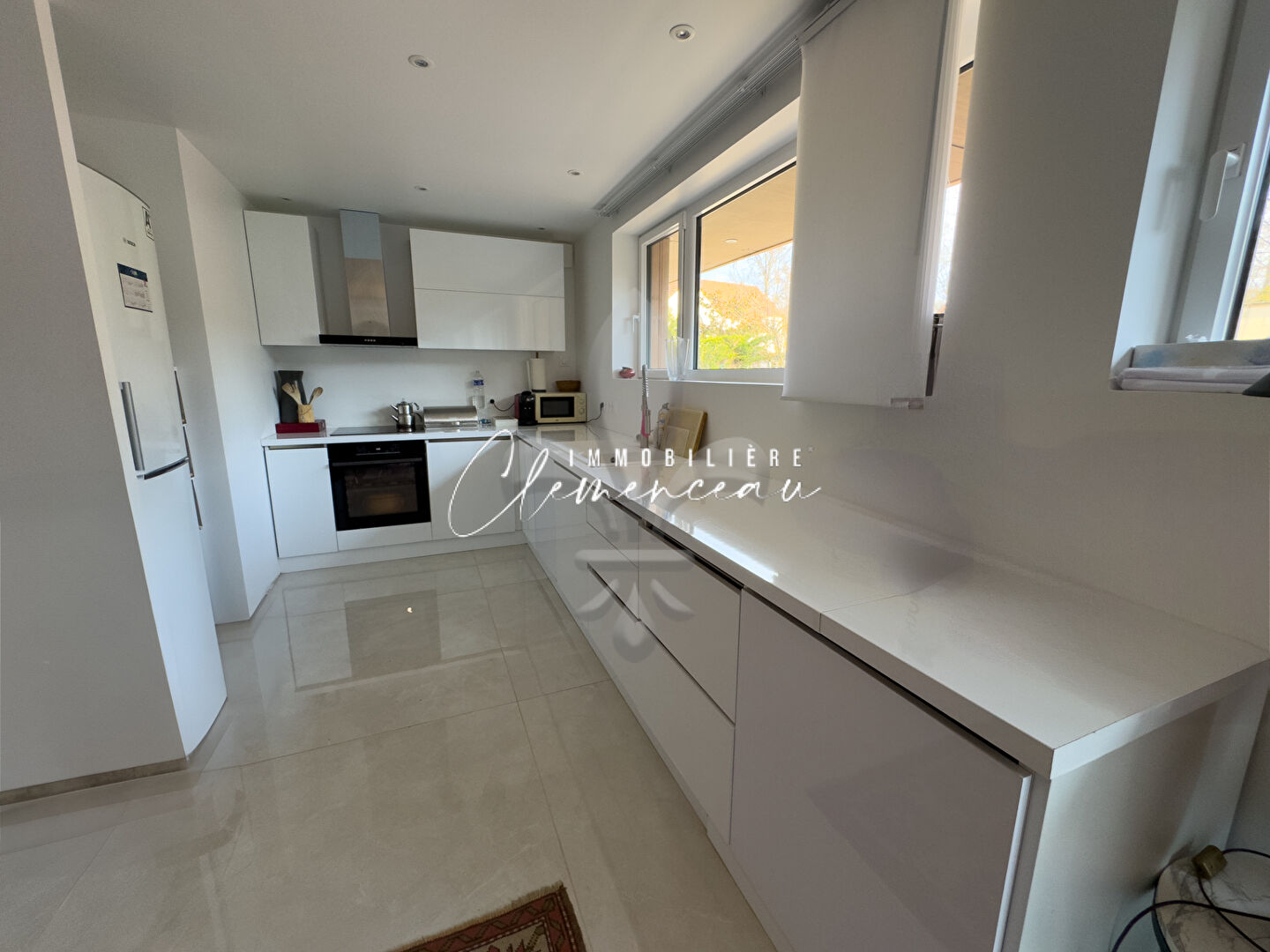 Photo MAISON D'ARCHITECTE - VILLENNES SUR SEINE - 6 CHAMBRES - SAUNA ET PISCINE INTERIEURE image 5/6