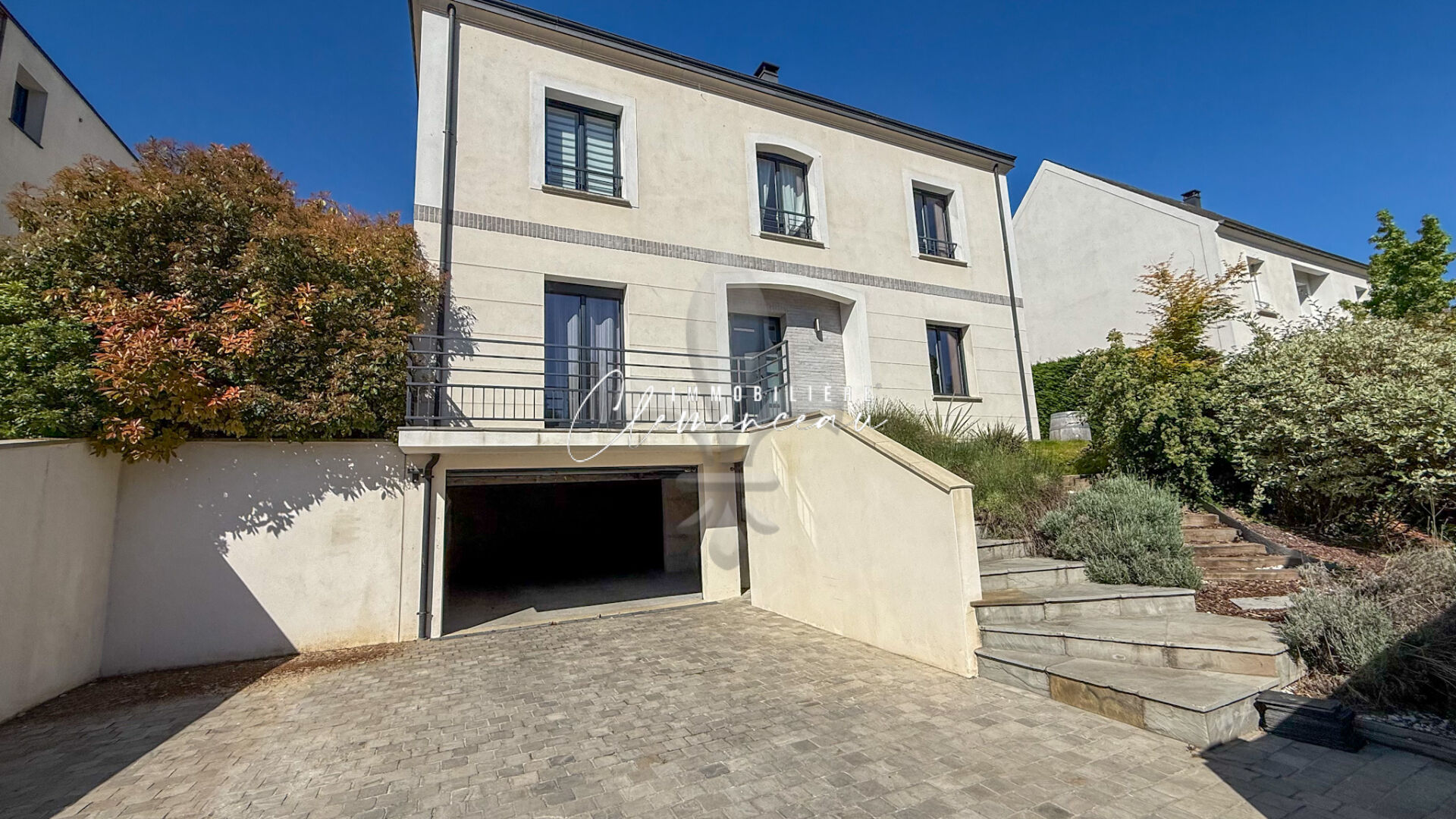 Photo MAISON FAMILIALE - 7 PIECES - 4 CHAMBRES TERRAIN 580 M² image 2/6