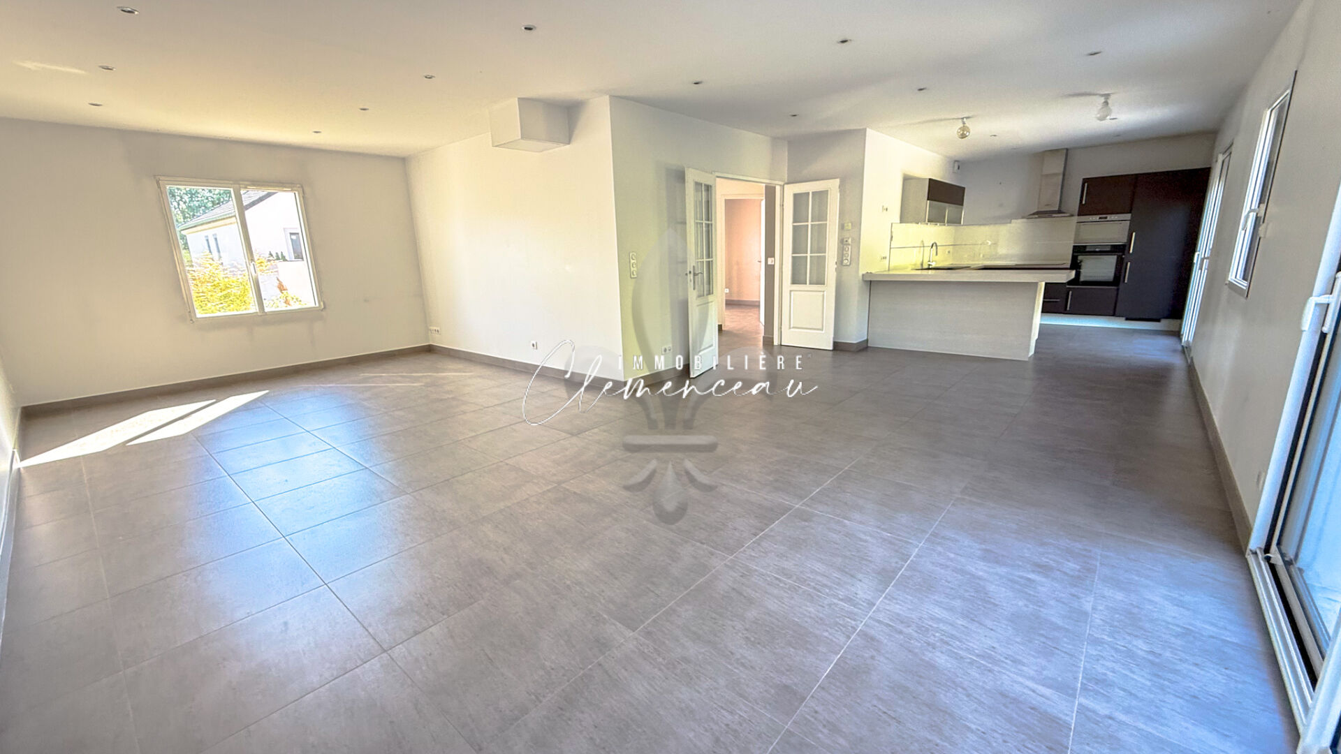 Photo MAISON FAMILIALE - 7 PIECES - 4 CHAMBRES TERRAIN 580 M² image 5/6