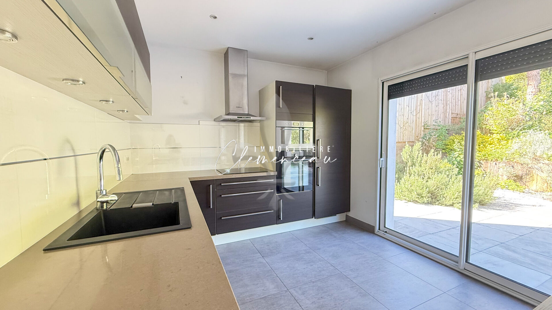 Photo MAISON FAMILIALE - 7 PIECES - 4 CHAMBRES TERRAIN 580 M² image 6/6