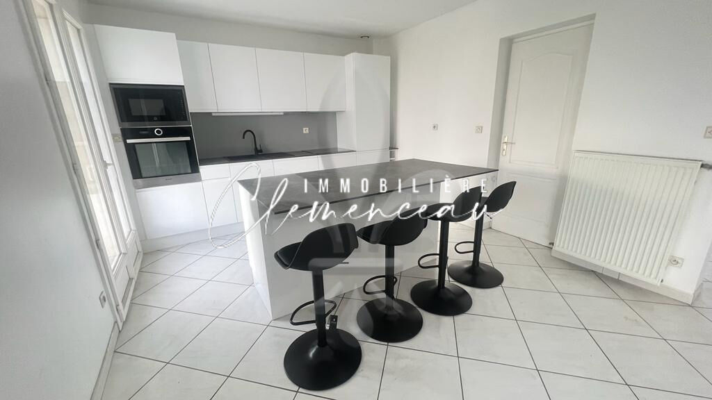 Photo A LOUER - MAISON - VUE SUR LA VALLEE  - 5 PIECES - 3 CHAMBRES - 116 M² - TERRAIN 600 M² image 2/6