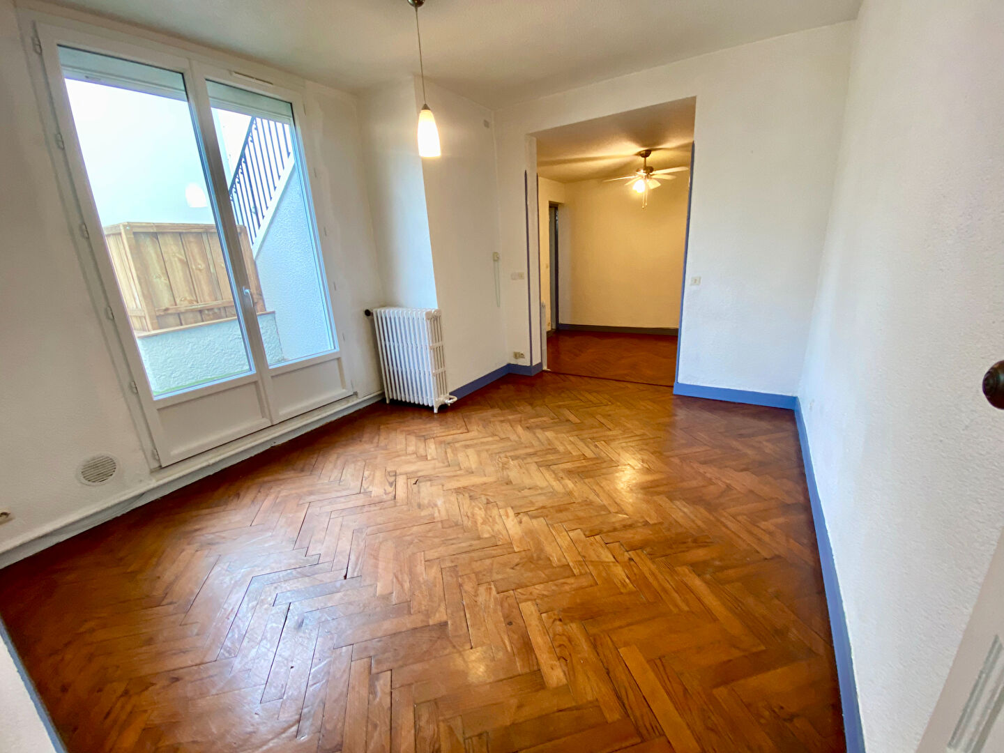 Photo Baisse de prix !!! Bordeaux cauderan stehelin T2 Terrasse image 2/6