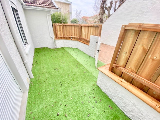 Photo Baisse de prix !!! Bordeaux cauderan stehelin T2 Terrasse image 3/6