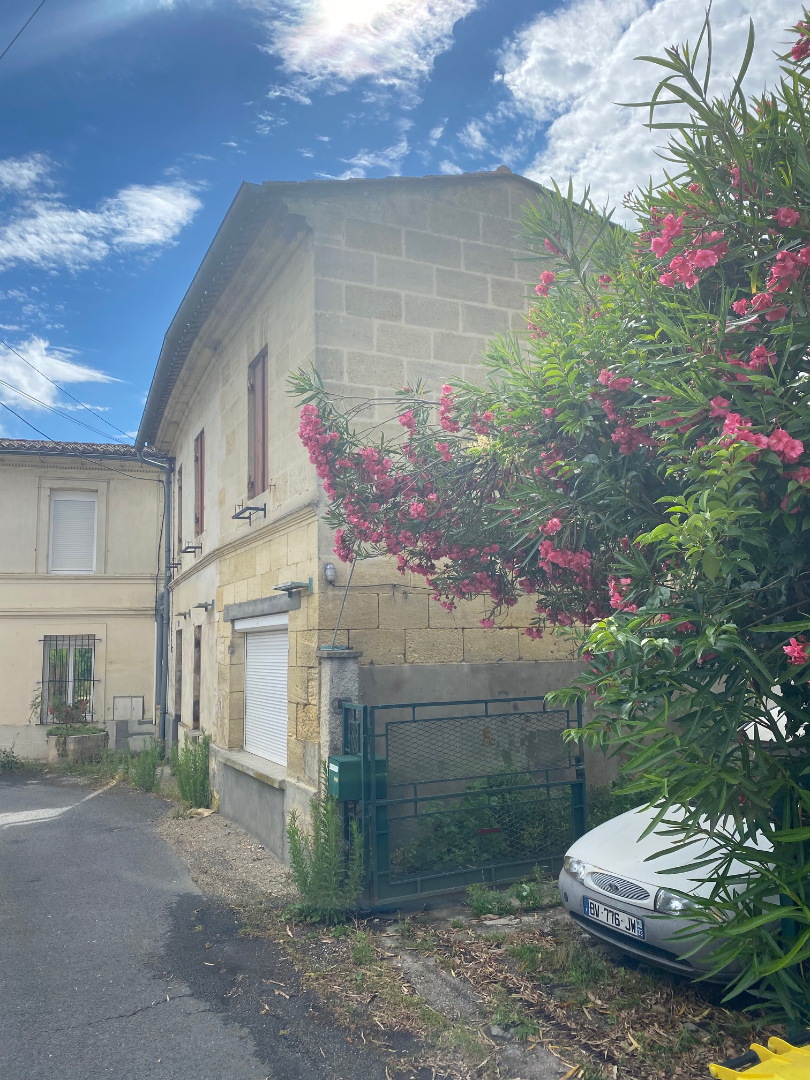 Maison a rénover a Vayres 6 pièce(s) 115 m2