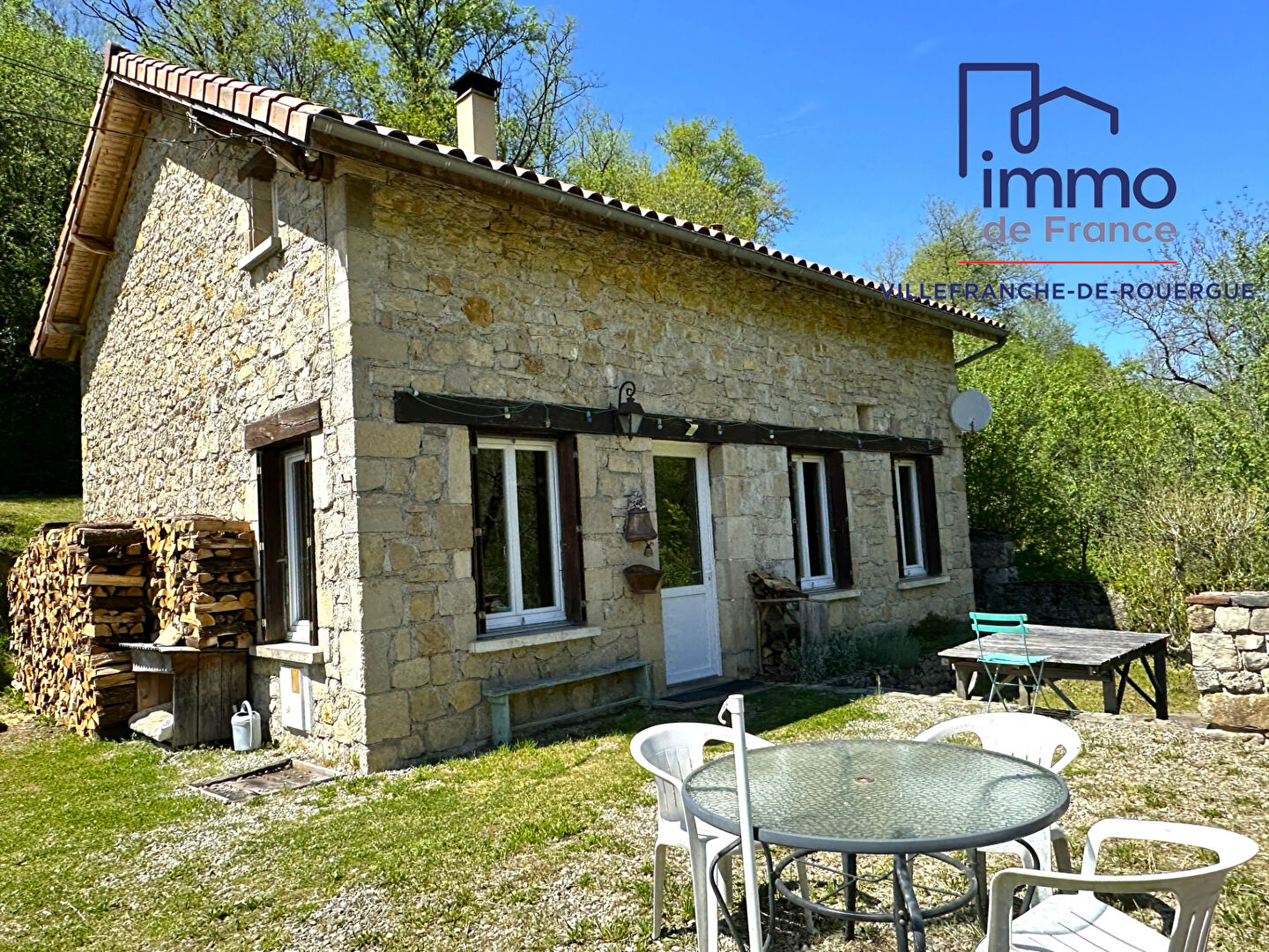 Maison de campagne 3 chambres 100 m², terrain au bord de l'eau