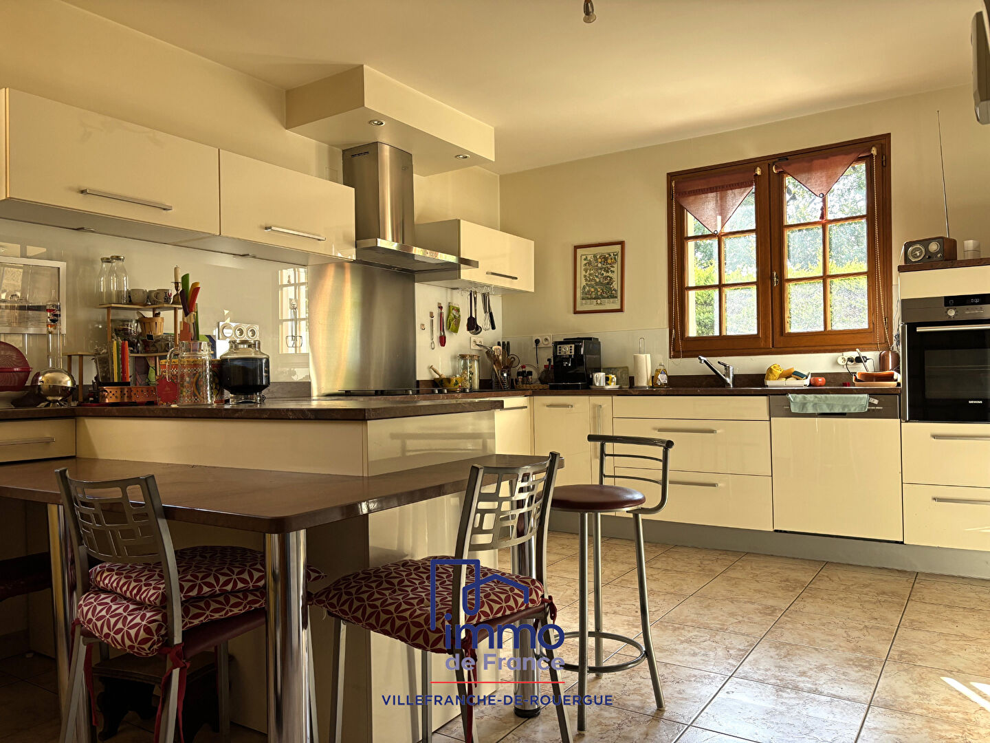 Photo Maison traditionnelle T5 160 m2 sous-sol, piscine et terrain clos de 3221m² image 5/6