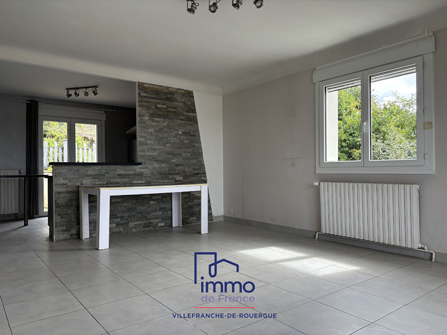 Photo Maison T5 sur deux niveaux 128 m2 avec terrain et garage image 3/6