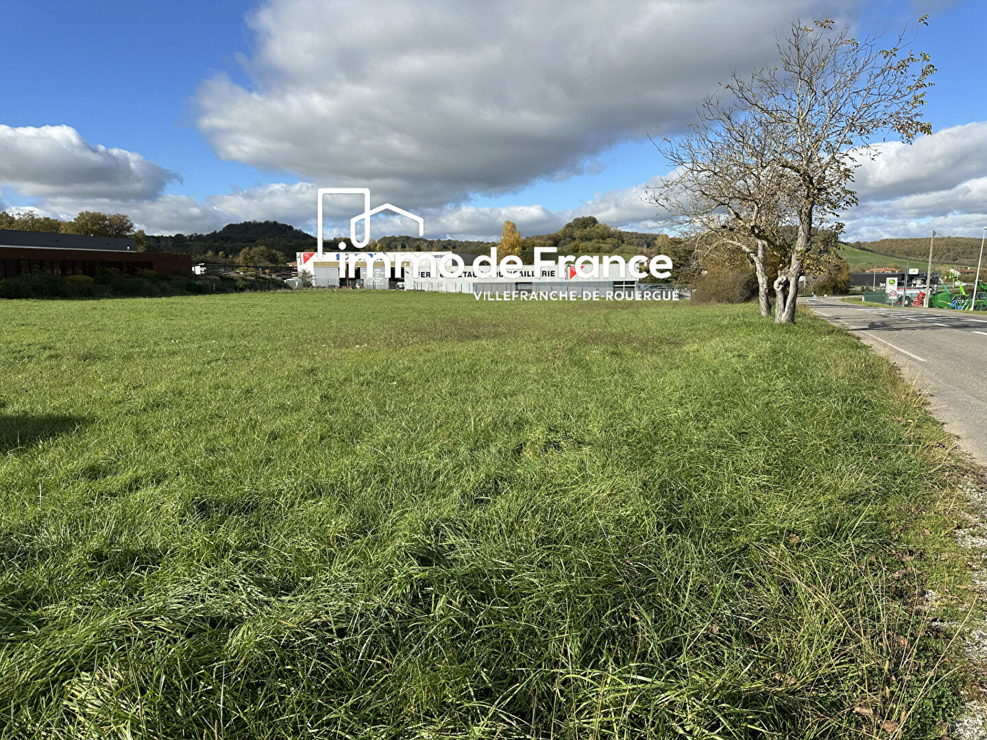 Photo Terrain à bâtir pour projet commercial ou professionnel VILLEFRANCHE DE RGUE 3349 m² image 2/6