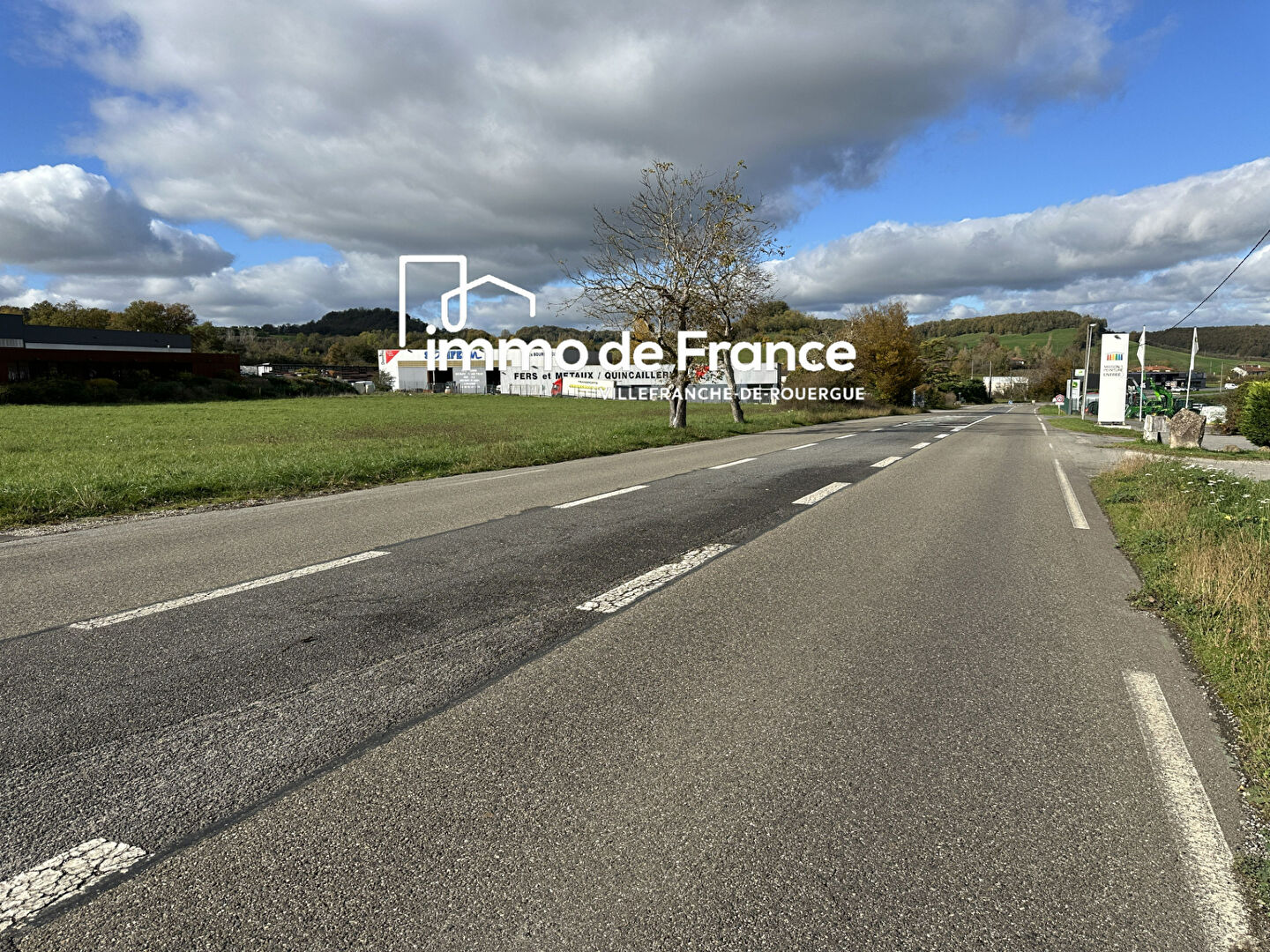 Photo Terrain à bâtir pour projet commercial ou professionnel VILLEFRANCHE DE RGUE 3349 m² image 3/6