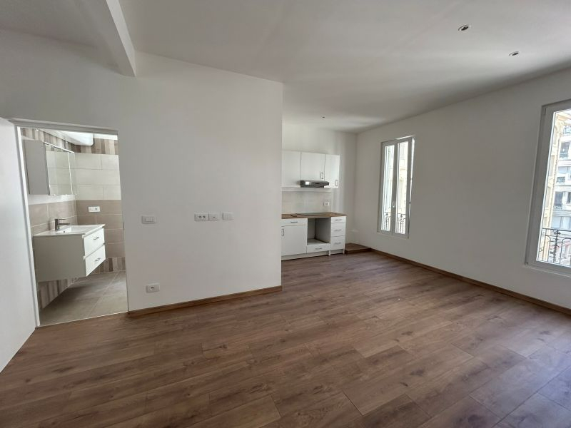 RUE DE FRANCE/STUDIO REFAIT A NEUF