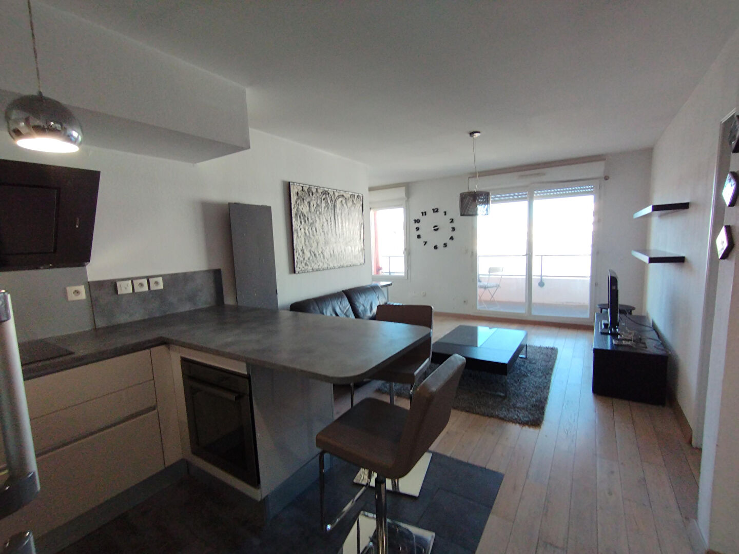 Appartement MEUBLE + Box  Marseille 2 pièce(s) 13008 Marseille