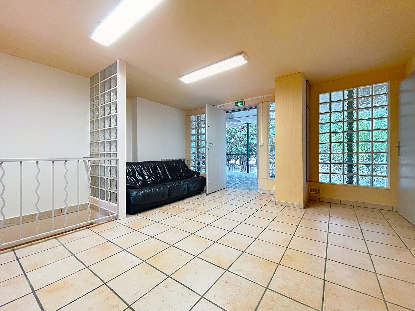 Photo Local commercial Marseille 117 m2 image 3/6